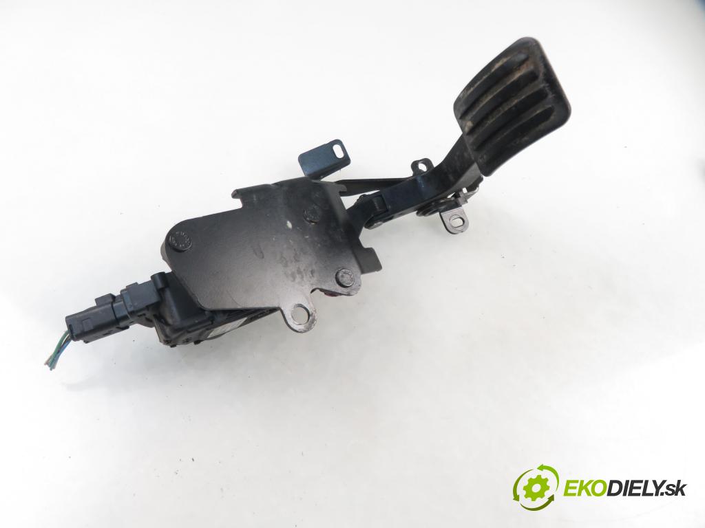 PEUGEOT 807 (EB_) MINIVAN 2006 94,00 2.2 HDi - 4HW (DW12TED4) 2179,00 Potenciometer plynového pedálu 1400752980 ; 6PV00908308 (Pedále)