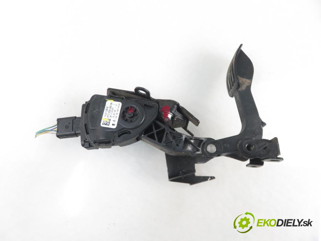 PEUGEOT 807 (EB_) MINIVAN 2006 94,00 2.2 HDi - 4HW (DW12TED4) 2179,00 Potenciometer plynového pedálu 1400752980 ; 6PV00908308 (Pedále)