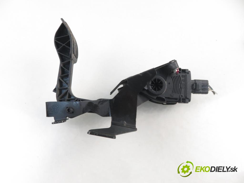 PEUGEOT 807 (EB_) MINIVAN 2006 94,00 2.2 HDi - 4HW (DW12TED4) 2179,00 Potenciometer plynového pedálu 1400752980 ; 6PV00908308 (Pedále)