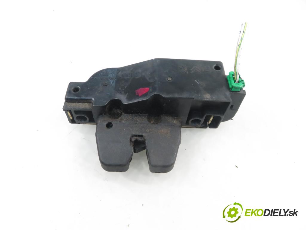 PEUGEOT 807 (EB_) MINIVAN 2006 94,00 2.2 HDi - 4HW (DW12TED4) 2179,00 zámok dveří kufr EL. 9646091580