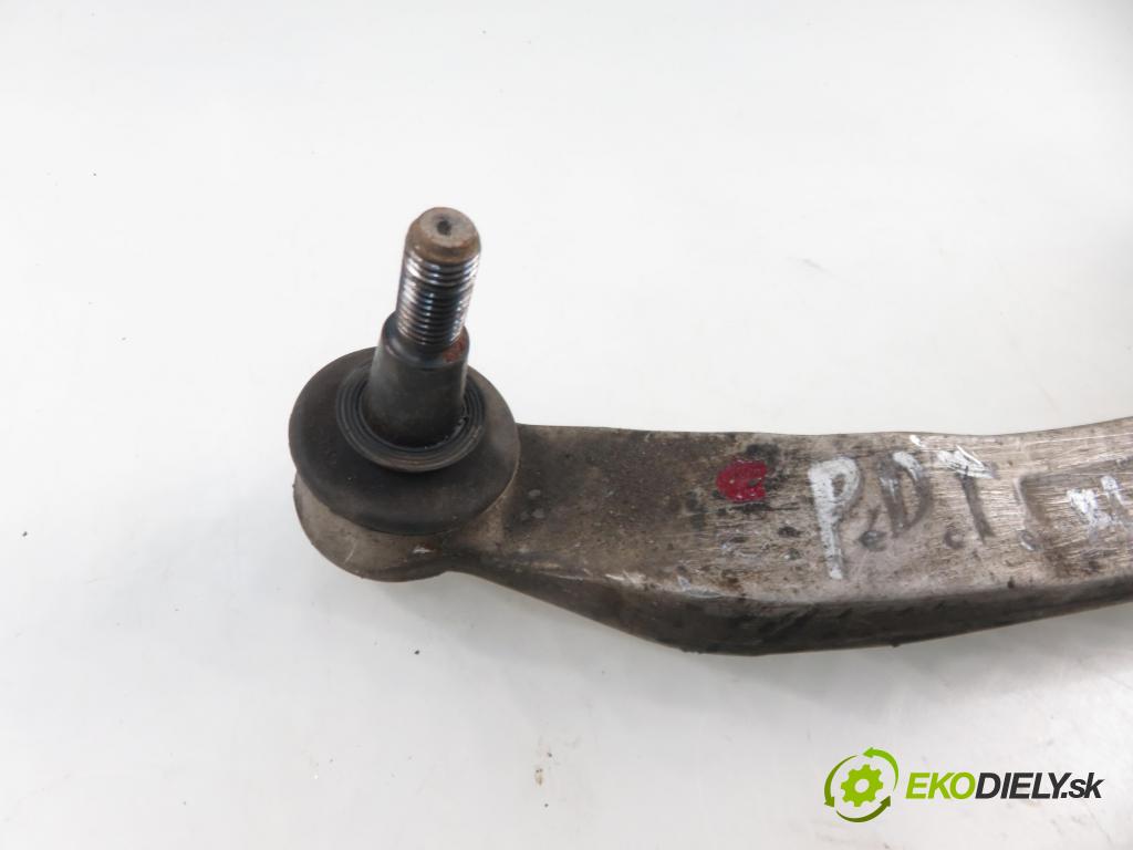 AUDI A4 Avant (8D5, B5) KOMBI 2001 85,00 1.9 TDI - AJM 1896,00 rameno dolní pravý zadní část