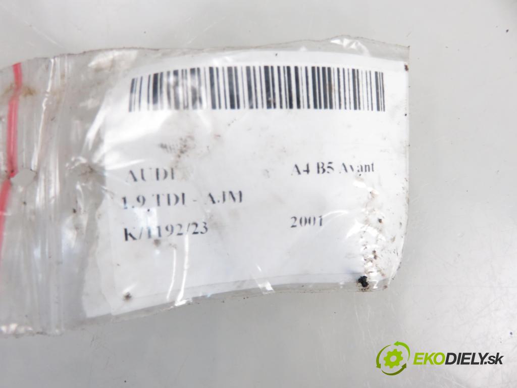 AUDI A4 Avant (8D5, B5) KOMBI 2001 85,00 1.9 TDI - AJM 1896,00 rameno dolní pravý zadní část