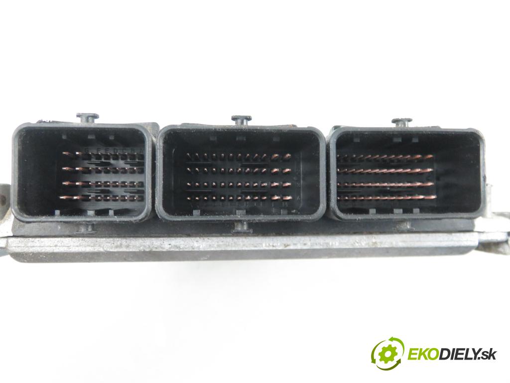 RENAULT SCENIC I (JA0/1_) HB 2003 75,00 1.9 dCi 102 - F9Q 732 1870,00 řídící jednotka motora 8200153945 ; 8200222133 ; 0281011102