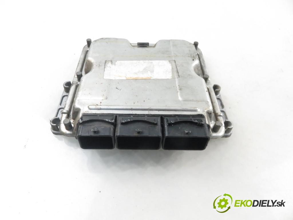 RENAULT SCENIC I (JA0/1_) HB 2003 75,00 1.9 dCi 102 - F9Q 732 1870,00 řídící jednotka motora 8200153945 ; 8200222133 ; 0281011102