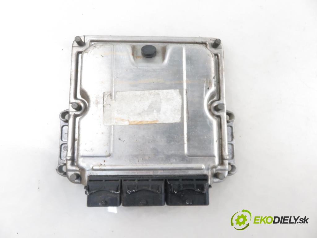 RENAULT SCENIC I (JA0/1_) HB 2003 75,00 1.9 dCi 102 - F9Q 732 1870,00 řídící jednotka motora 8200153945 ; 8200222133 ; 0281011102