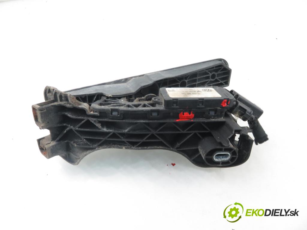 AUDI A3 (8P1) HB 2005 110,00 2.0 FSI 150 - AXW 1984,00 Potenciometer plynového pedálu 1K1721503F (Pedále)