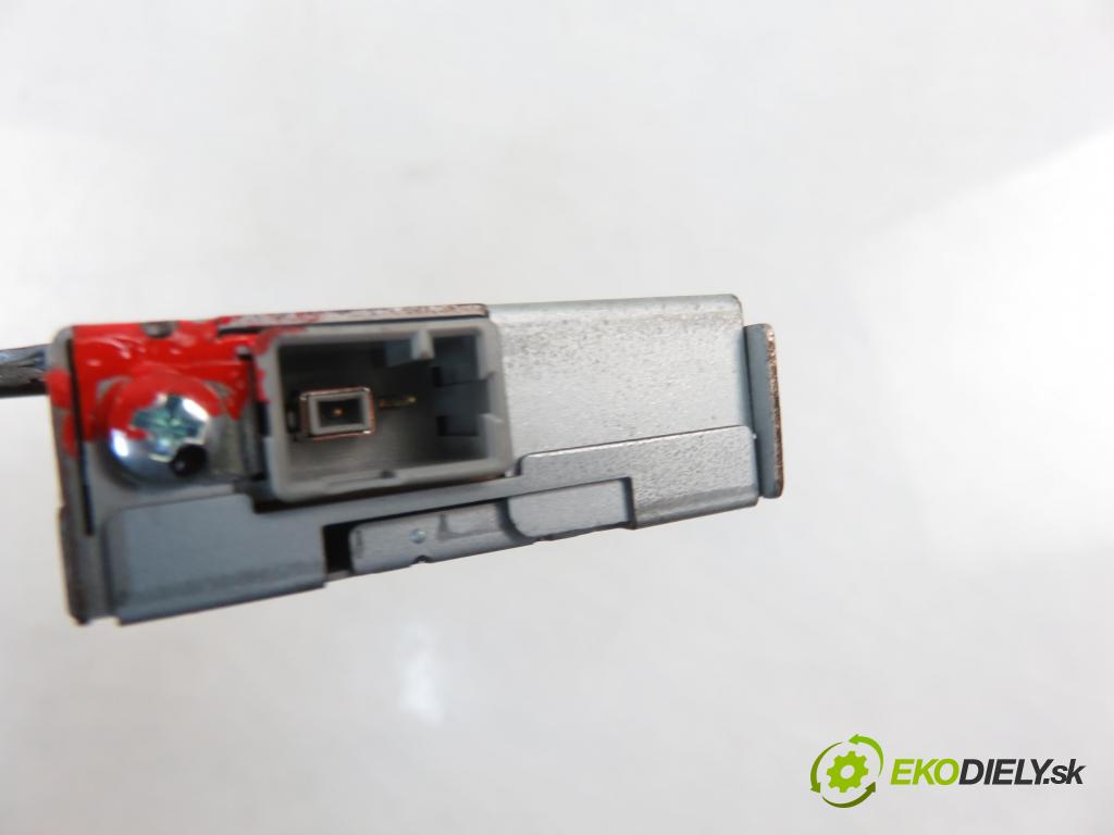 INFINITI M (Y51) SEDAN 2010 175,00 3.0d V6 238 - V9X 2993,00 Zosilňovač Antenní: EN2165B (Zosilňovače)