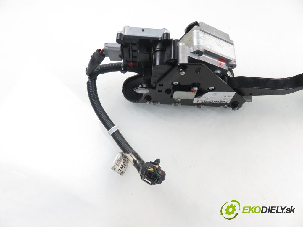 INFINITI M (Y51) SEDAN 2010 175,00 3.0d V6 238 - V9X 2993,00 Potenciometer plynového pedálu 240461MA0A (Pedále)