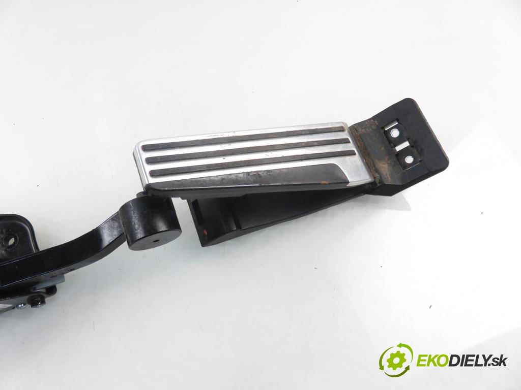 INFINITI M (Y51) SEDAN 2010 175,00 3.0d V6 238 - V9X 2993,00 Potenciometer plynového pedálu 240461MA0A (Pedále)