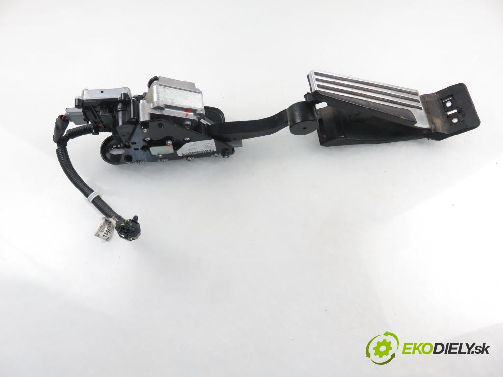 INFINITI M (Y51) SEDAN 2010 175,00 3.0d V6 238 - V9X 2993,00 Potenciometer plynového pedálu 240461MA0A (Pedále)