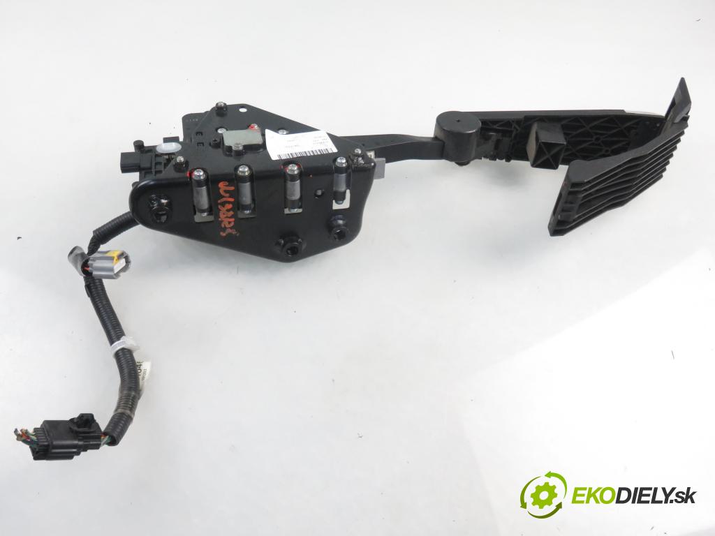 INFINITI M (Y51) SEDAN 2010 175,00 3.0d V6 238 - V9X 2993,00 Potenciometer plynového pedálu 240461MA0A (Pedále)