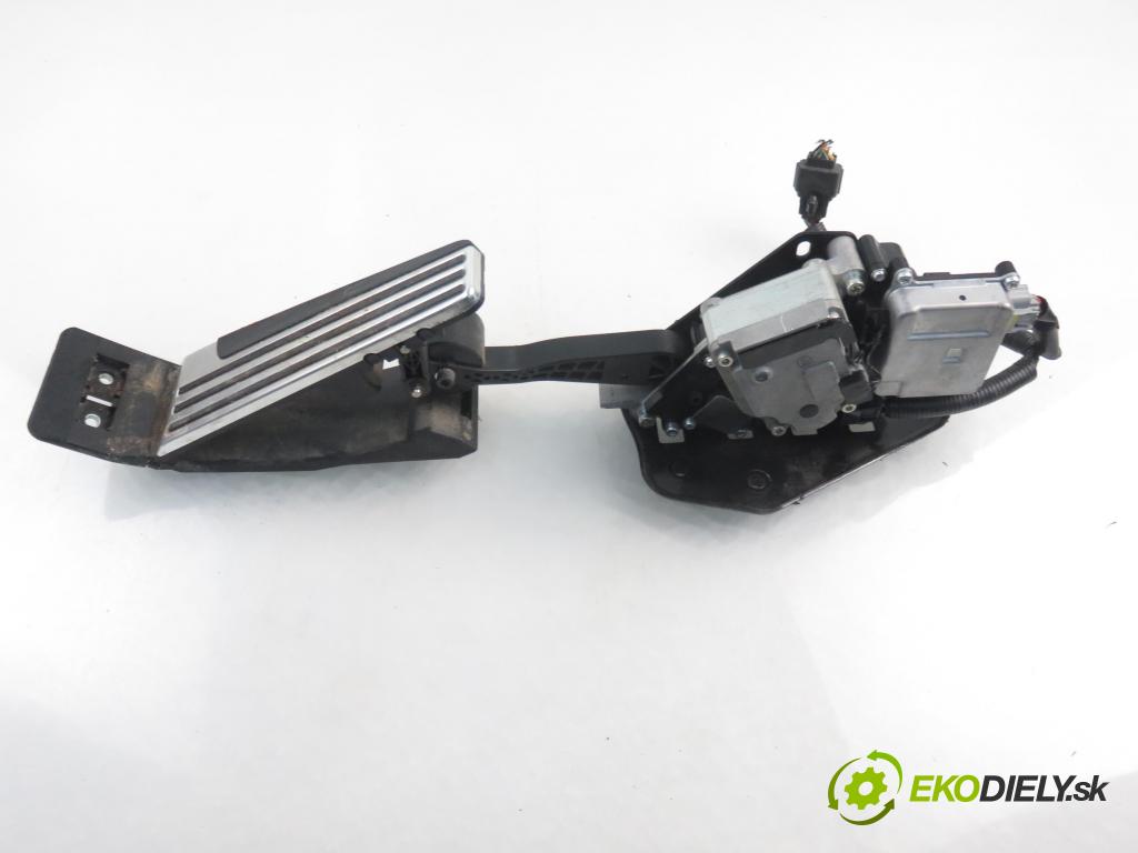 INFINITI M (Y51) SEDAN 2010 175,00 3.0d V6 238 - V9X 2993,00 Potenciometer plynového pedálu 240461MA0A (Pedále)