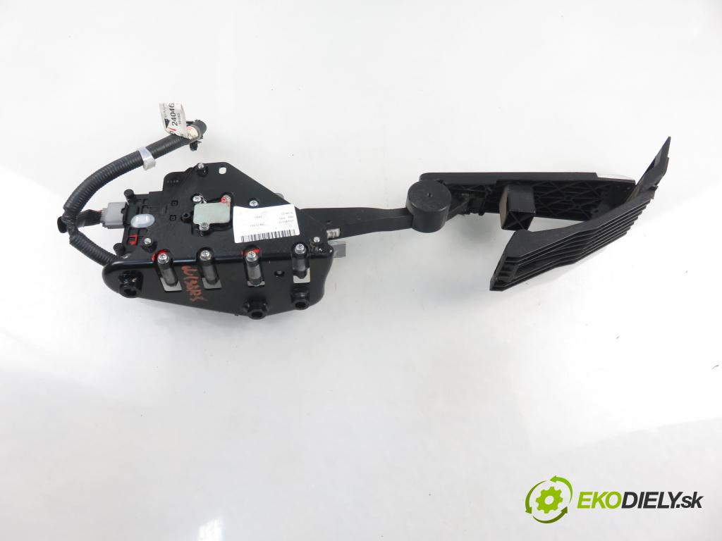 INFINITI M (Y51) SEDAN 2010 175,00 3.0d V6 238 - V9X 2993,00 Potenciometer plynového pedálu 240461MA0A (Pedále)