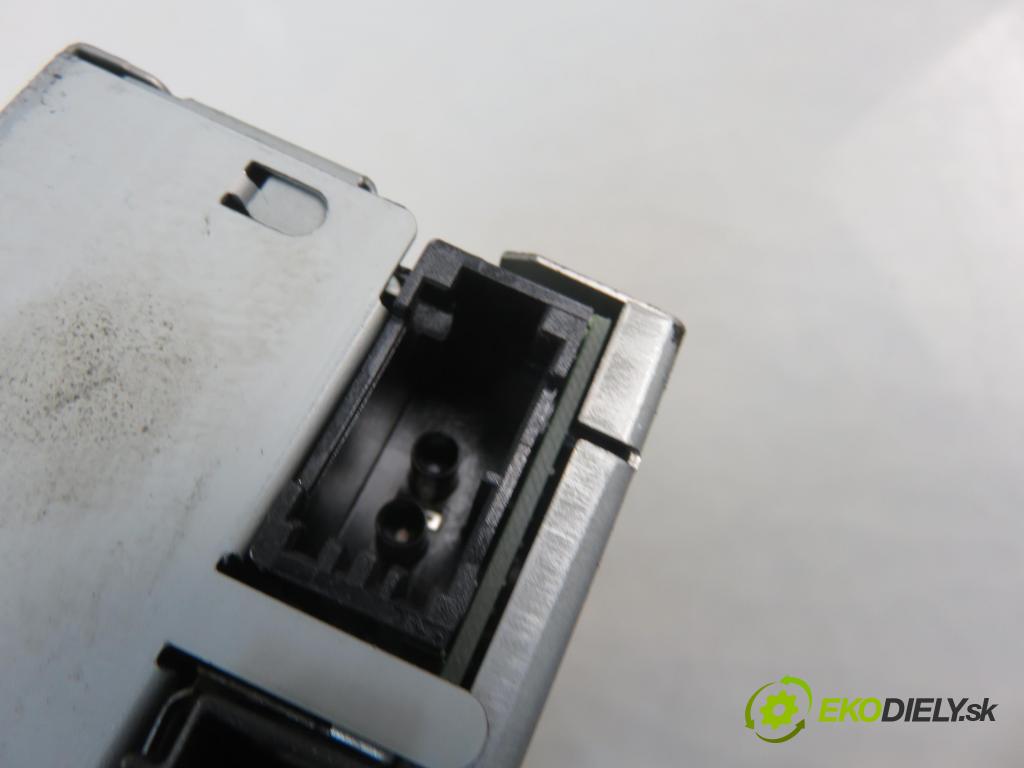 AUDI A6 Avant (4F5, C6) KOMBI 2005 132,00 2.7 TDI - BPP 2698,00 čítač navigácie 4E0910887L ; 4E0919887C (Ostatné)