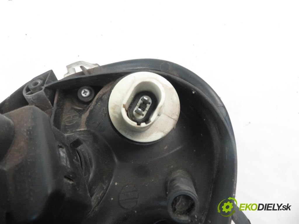 RENAULT CLIO II (BB_, CB_) HB 1998 43,00 1.2 8V 58 - D7F 720 1149,00 Svetlo PP