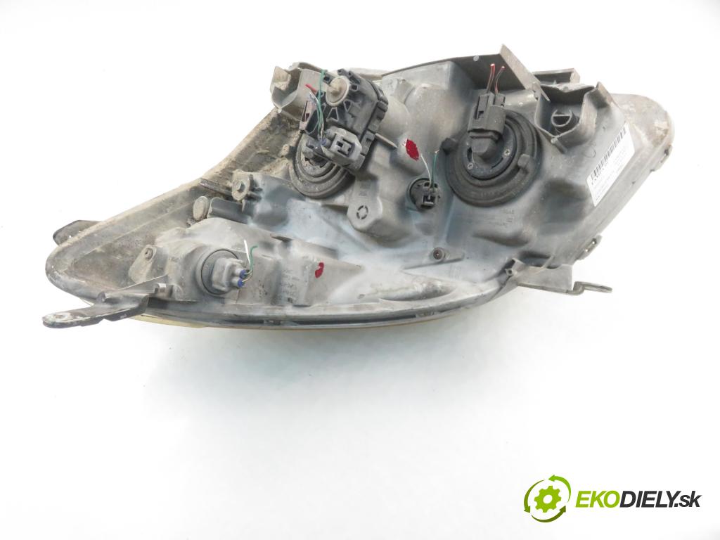 TOYOTA COROLLA Verso (_E12_) MINIVAN 2003 66,00 2.0 D-4D (CDE120_) - 1CD-FTV 1995,00 Svetlo PP