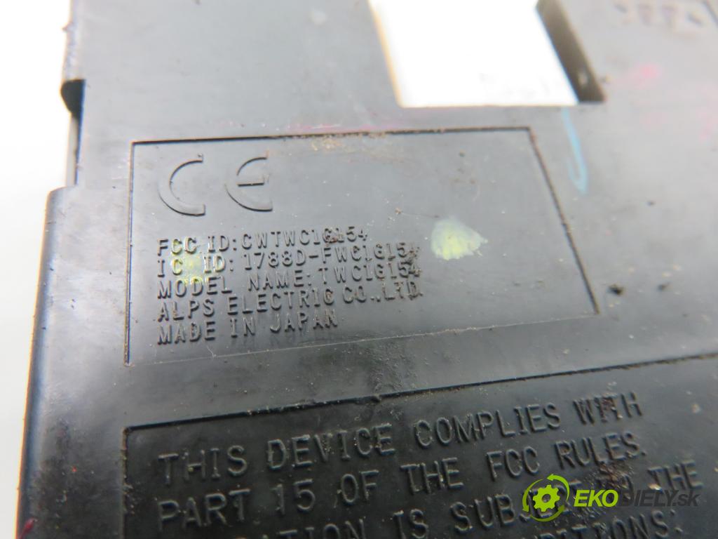 INFINITI M (Y51) SEDAN 2010 175,00 3.0d V6 238 - V9X 2993,00 Zosilňovač Antenní: 1788DFWC1G154 (Zosilňovače)