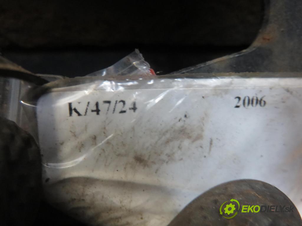 RENAULT MODUS / GRAND MODUS (F/JP0_) HB 2006 65,00 1.6 (JP0L, JP0V) - K4M 794 1598,00 výztuha zadní část ABS