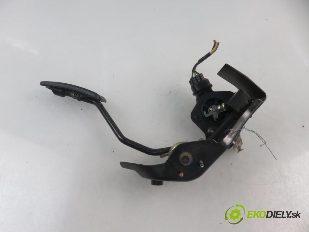 TOYOTA AVENSIS Kombi (_T25_) KOMBI 2004 85,00 2.0 D-4D 116 - 1CD-FTV 1995,00 Potenciometer plynového pedálu  (Pedále)