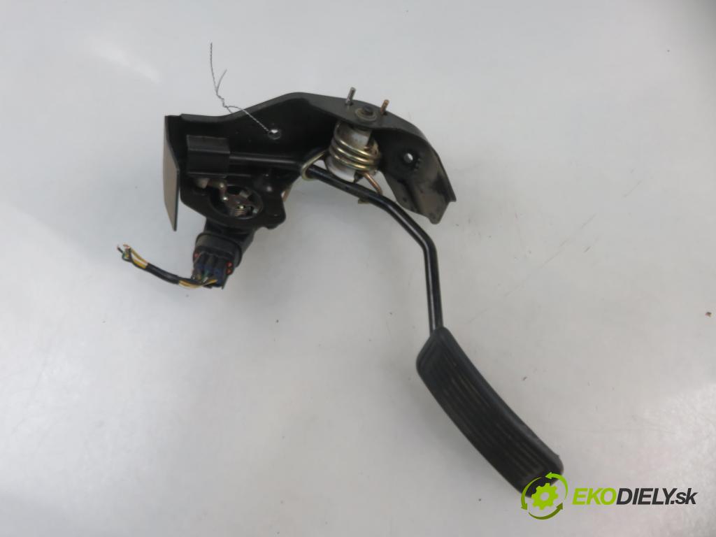 TOYOTA AVENSIS Kombi (_T25_) KOMBI 2004 85,00 2.0 D-4D 116 - 1CD-FTV 1995,00 Potenciometer plynového pedálu  (Pedále)