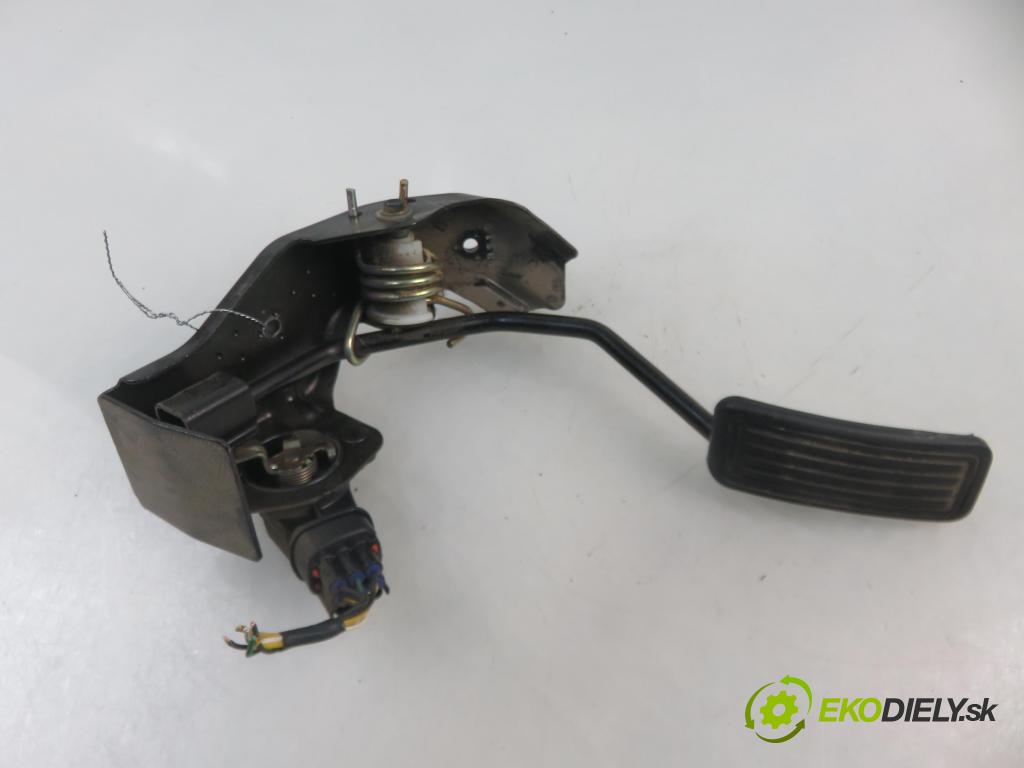 TOYOTA AVENSIS Kombi (_T25_) KOMBI 2004 85,00 2.0 D-4D 116 - 1CD-FTV 1995,00 Potenciometer plynového pedálu  (Pedále)