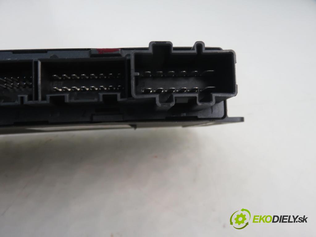 AUDI A4 (8E2, B6) SEDAN 2001 96,00 1.9 TDI PD 130 - AWX 1896,00 MODUL komfortu 8E0959433K