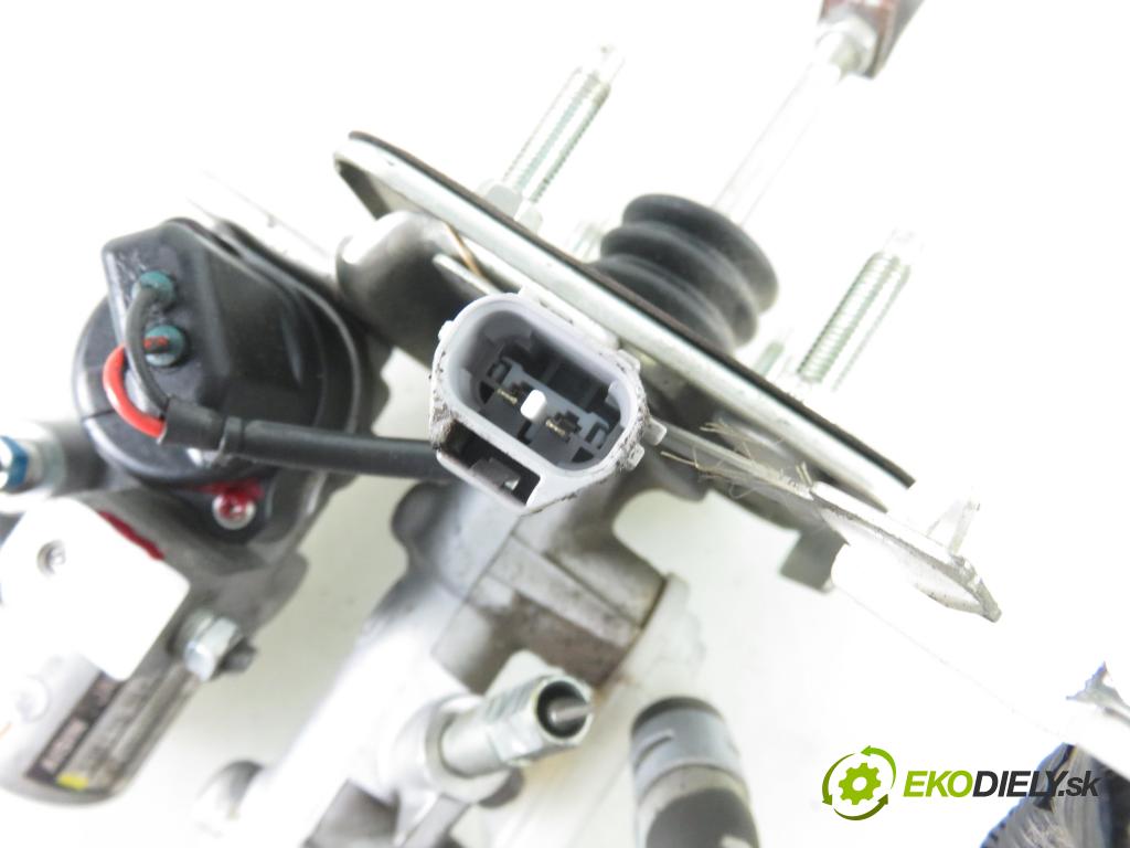 LEXUS RX (_U3_) SUV 2008 155,00 3.3 400h AWD 211/272- 3MZ-FE 3311,00 Posilovač 13811010420 ; 13801010450 (Servočerpadlá, pumpy riadenia)