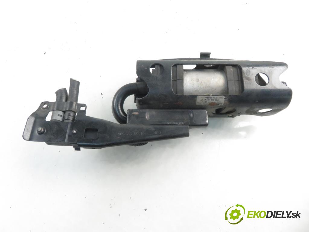 VW PASSAT B6 (3C2) SEDAN 2009 125,00 2.0 TDI - CBBB 1968,00 pumpa paliva 5N0906257 ; 076906051A