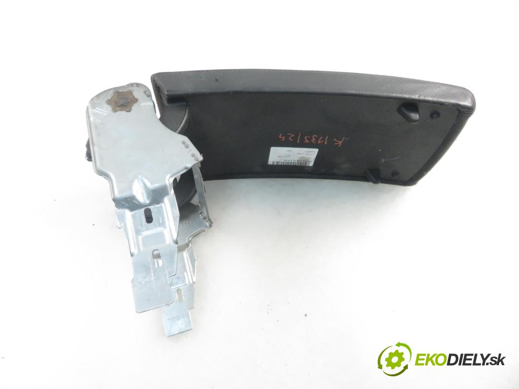 VW PASSAT B6 (3C2) SEDAN 2009 125,00 2.0 TDI - CBBB 1968,00 Lakťová opierka 3C0864207M