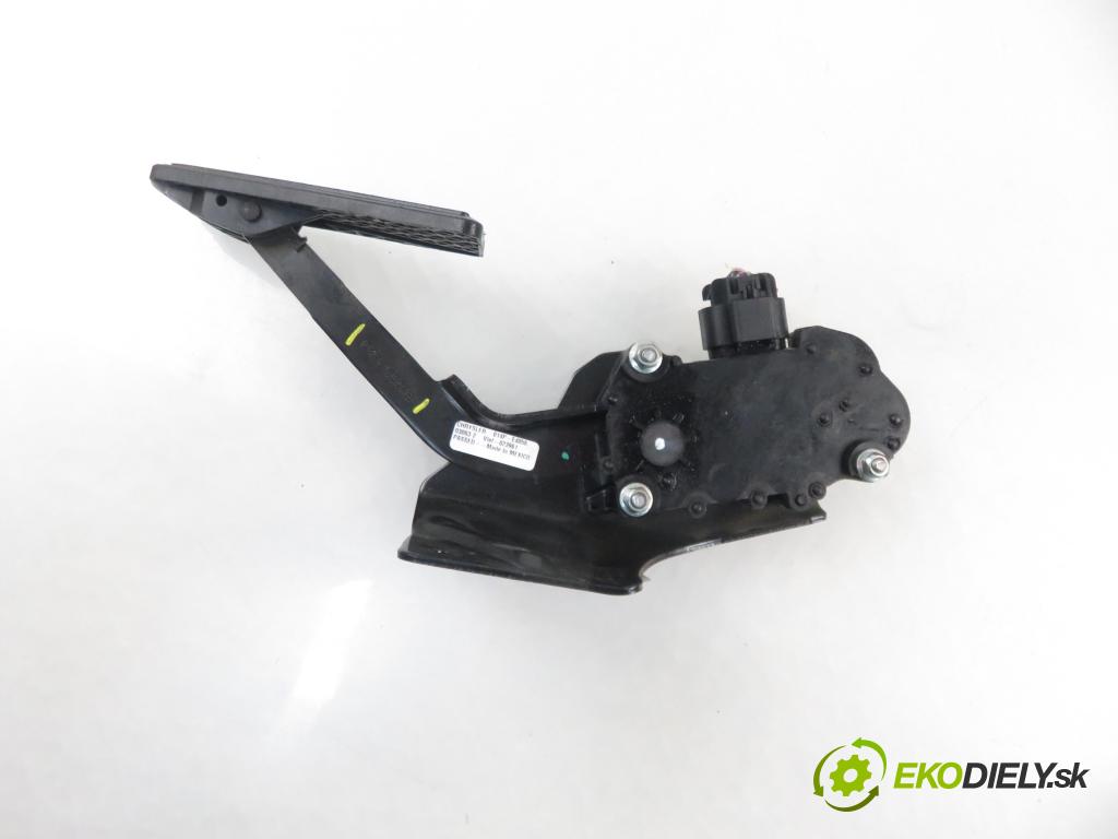 CHRYSLER VOYAGER IV (RG, RS) MINIVAN 2003 105,00 2.5 CRD 143 - ENJ 2499,00 Potenciometer plynového pedálu 04861650AB (Pedále)