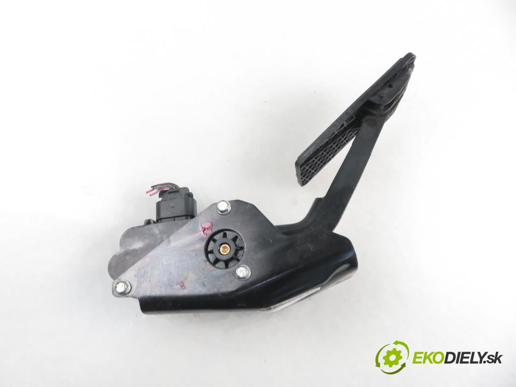 CHRYSLER VOYAGER IV (RG, RS) MINIVAN 2003 105,00 2.5 CRD 143 - ENJ 2499,00 Potenciometer plynového pedálu 04861650AB (Pedále)