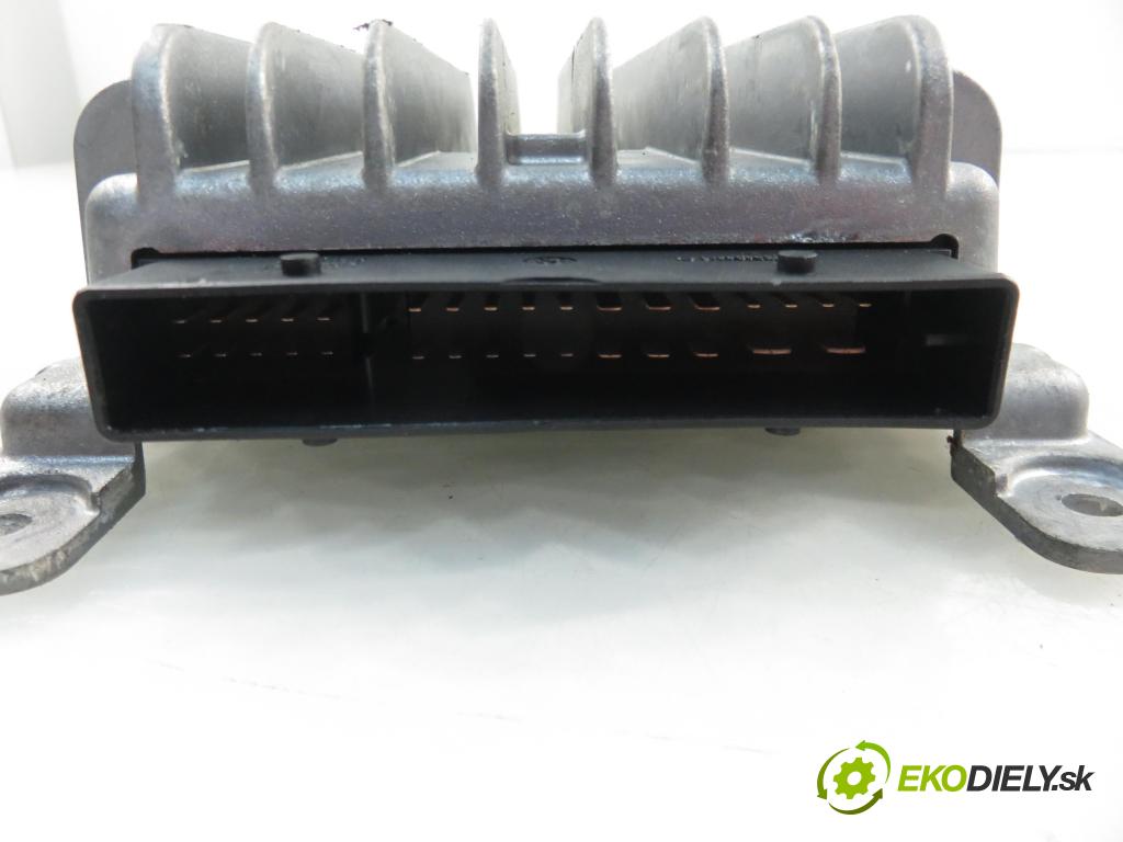 AUDI A4 kabriolet (8H7, B6, 8HE, B7) CABRIO 2009 103,00 2.0 TDI - BPW 1968,00 Zosilňovač 8H0035223D (Zosilňovače)