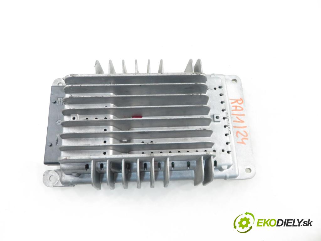 AUDI A4 kabriolet (8H7, B6, 8HE, B7) CABRIO 2009 103,00 2.0 TDI - BPW 1968,00 Zosilňovač 8H0035223D (Zosilňovače)