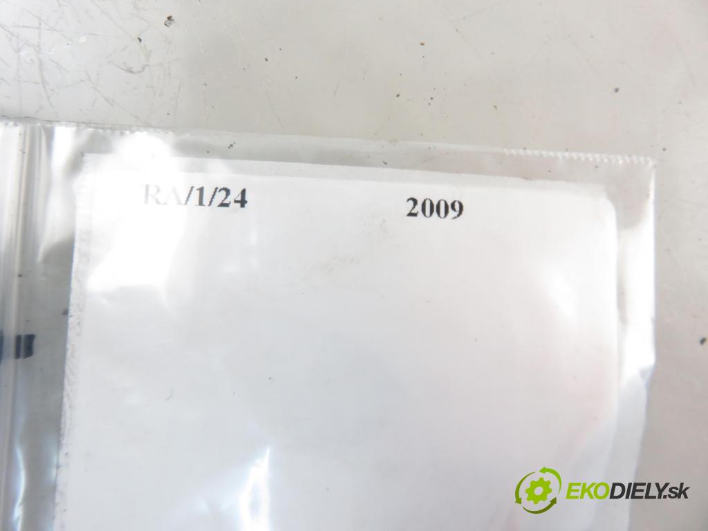 AUDI A4 kabriolet (8H7, B6, 8HE, B7) CABRIO 2009 103,00 2.0 TDI - BPW 1968,00 Zosilňovač Antenní: 8H0919889A (Zosilňovače)