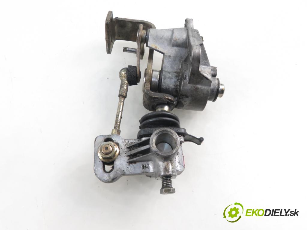 VW POLO (6N1) HB 1997 44,00 1.4 60 1390,00 Kulisa prevodovky 6N0711089A