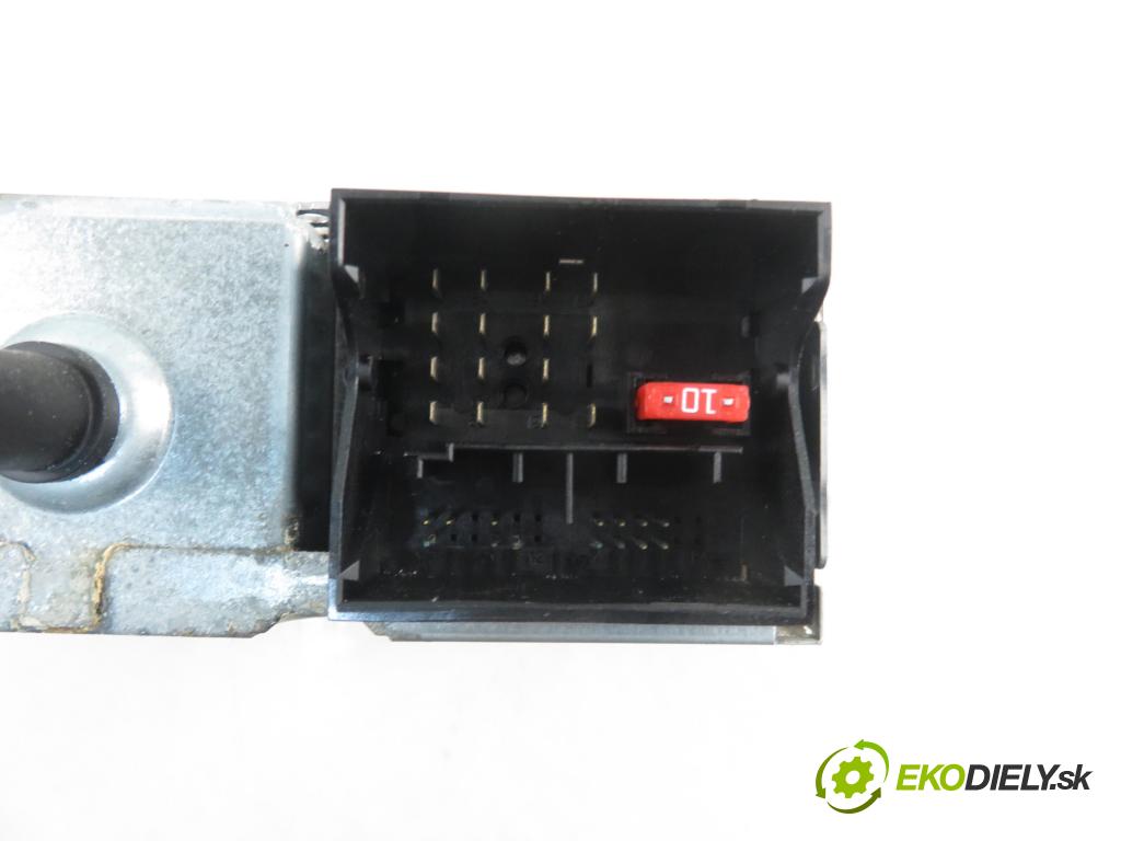 CITROEN DS3 (SA_) HB 2012 68,00 1.6 e-HDi 8V 92 - 9HP 1560,00 RADIO CD 96775574XT