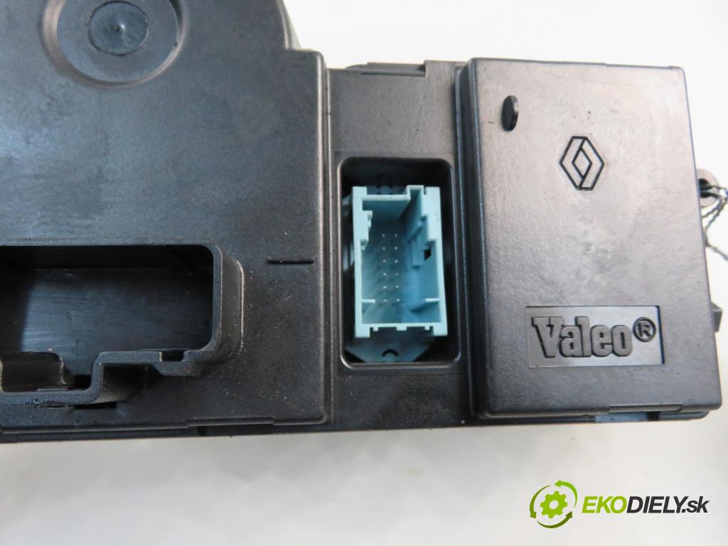 RENAULT MEGANE II (BM0/1_, CM0/1_) HB 2003 88,00 1.9 dCi 120 - F9Q 800 1870,00 Panel kúrenia KLIMATRONIK 69340005