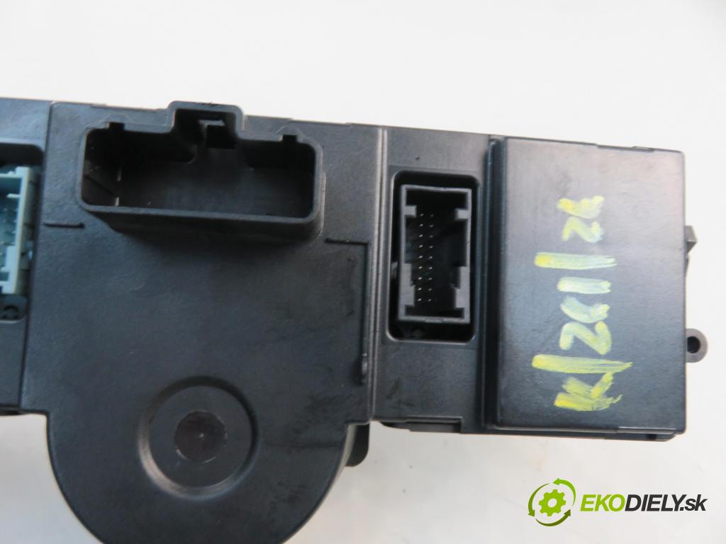 RENAULT MEGANE II (BM0/1_, CM0/1_) HB 2003 88,00 1.9 dCi 120 - F9Q 800 1870,00 Panel kúrenia KLIMATRONIK 69340005
