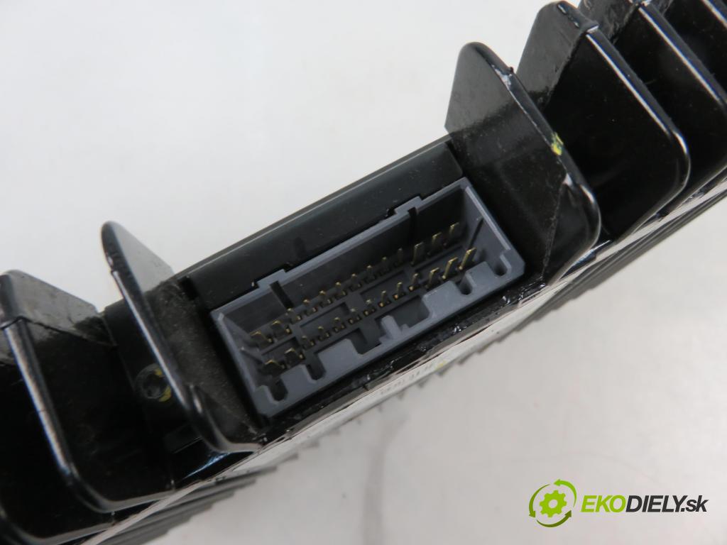 MAZDA 6 Station Wagon (GY) KOMBI 2004 100,00 2.0 DI 136 - RF5C 1998,00 Zosilňovač GM1A6692X (Zosilňovače)