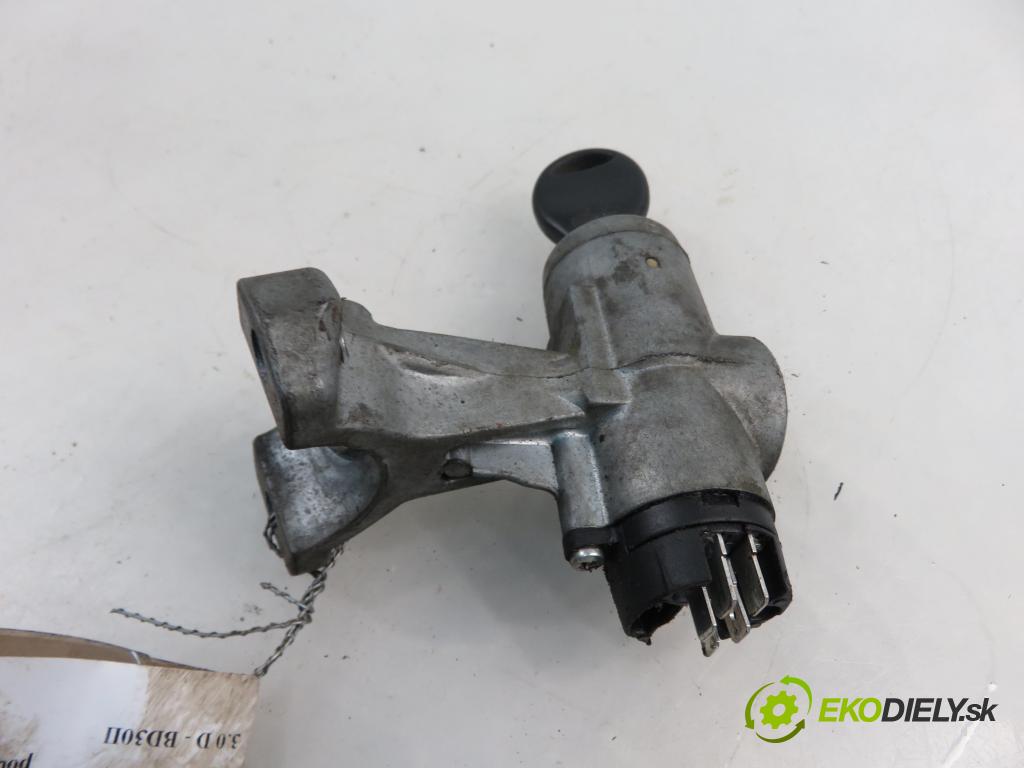NISSAN TRADE Platforma / podwozie KABINA/PLATFORMA 1996 63,00 3.0 D 86 - BD30II 2953,00 spinačka  (Spínacie skrinky a kľúče)