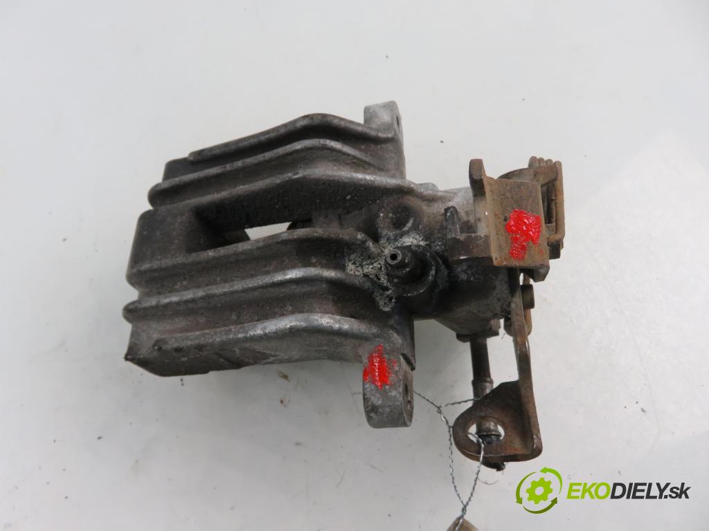 AUDI A6 Avant (4B5, C5) KOMBI 2000 121,00 2.4 - AML 2393,00 Brzdič strmeň pravé zadné
