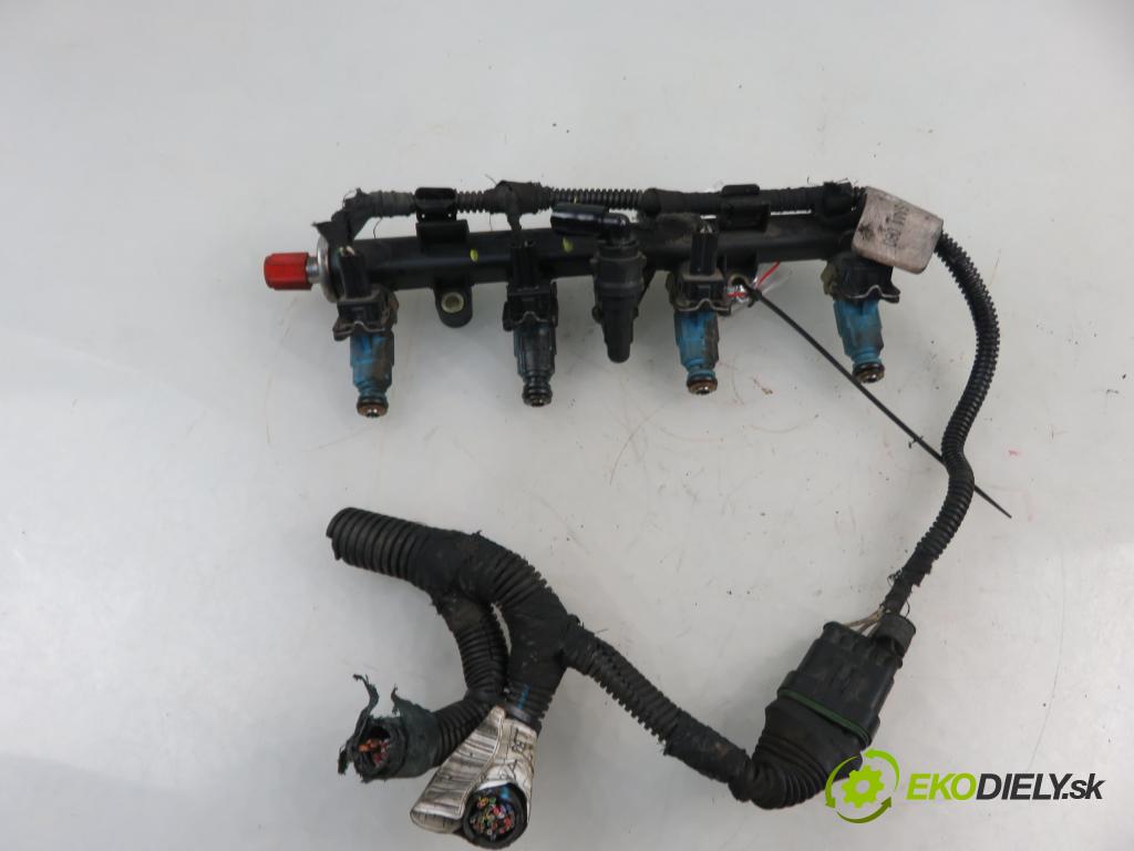 FIAT SIENA (178_) / ALBEA SEDAN 2002 59,00 1.2 - 188 A5.000 1242,00 Lišta vstrekovacia 0280151204 ; 0280155816 (Vstrekovacie lišty)