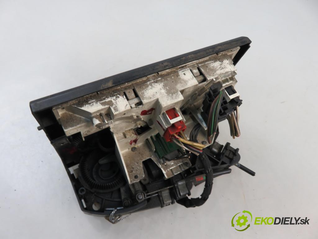VW TRANSPORTER IV Autobus (70XB, 70XC, 7DB, 7DW, 7DK) BUS 1997 75,00 2.5 TDI 102 - ACV 2461,00 Panel kúrenia KLIMATIZACE: 7D1819045A