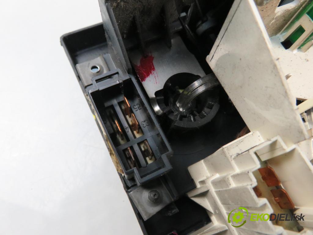 VW TRANSPORTER IV Autobus (70XB, 70XC, 7DB, 7DW, 7DK) BUS 1997 75,00 2.5 TDI 102 - ACV 2461,00 Panel kúrenia KLIMATIZACE: 7D1819045A