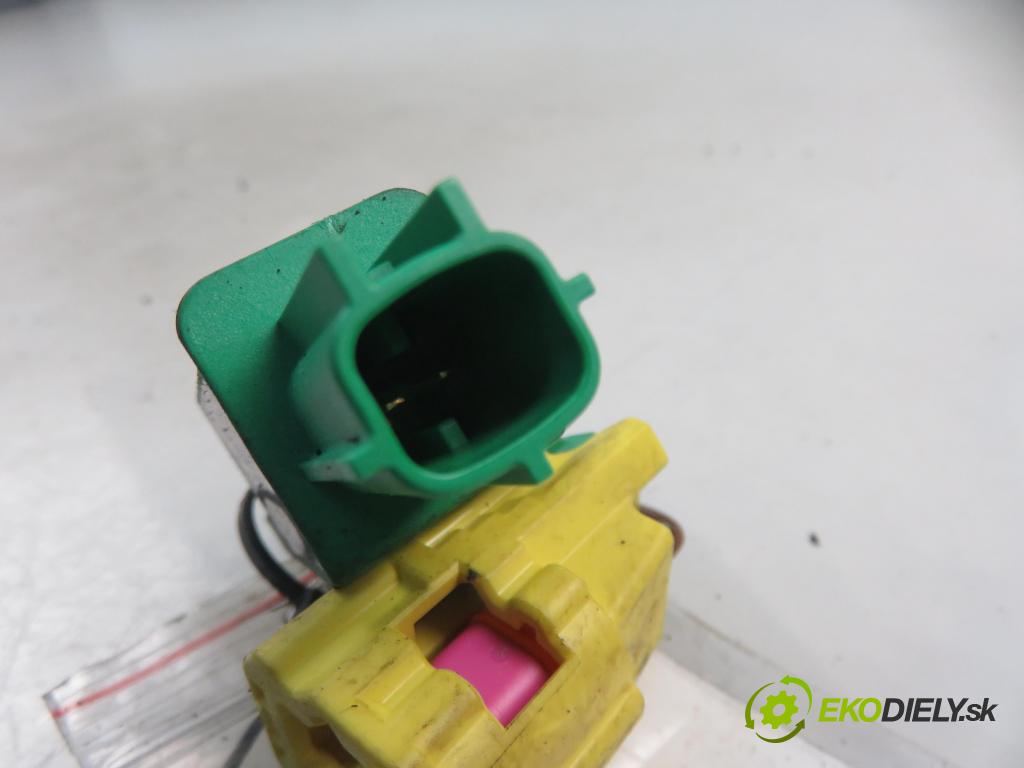 AUDI A6 (4F2, C6) SEDAN 2006 165,00 3.0 TDI quattro - BMK 2967,00 Snímač nárazu 1K0909606 (Snímače nárazu)