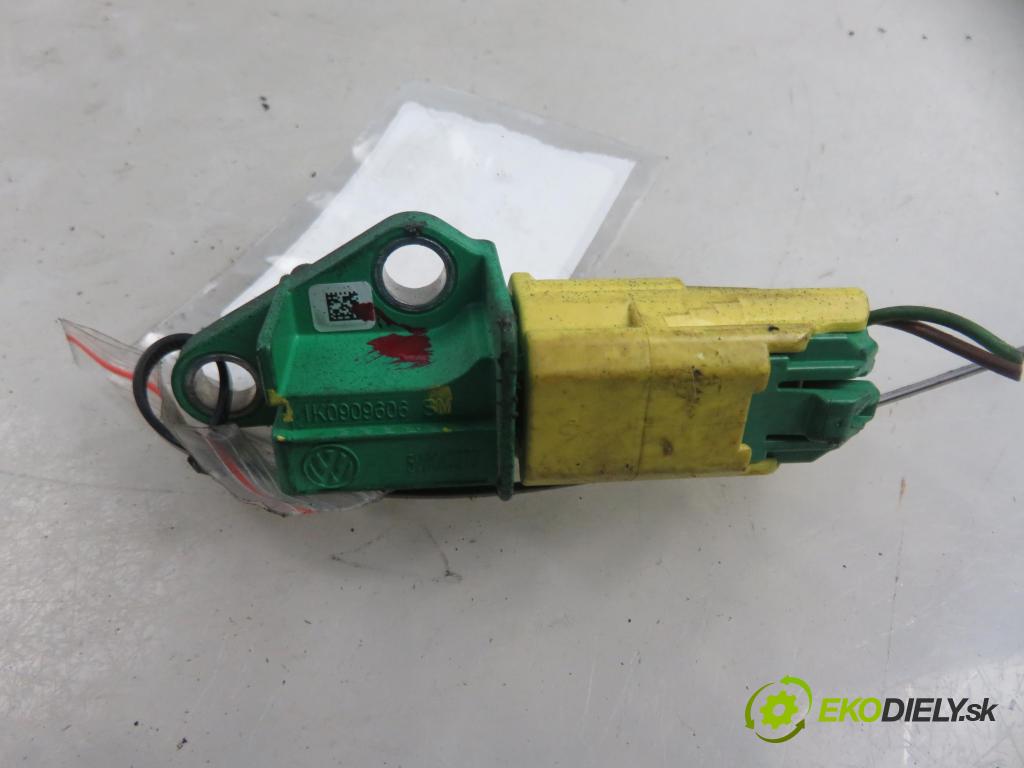 AUDI A6 (4F2, C6) SEDAN 2006 165,00 3.0 TDI quattro - BMK 2967,00 Snímač nárazu 1K0909606 (Snímače nárazu)