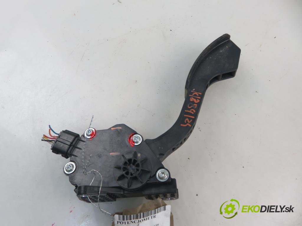 TOYOTA RAV 4 III (_A3_) SUV 2007 130,00 2.2 D 4WD 177 - 2AD-FHV 2231,00 Potenciometer plynového pedálu 7811042010 ; 1988007270 (Pedále)