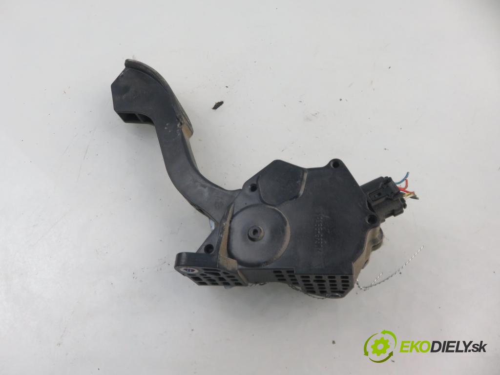 TOYOTA RAV 4 III (_A3_) SUV 2007 130,00 2.2 D 4WD 177 - 2AD-FHV 2231,00 Potenciometer plynového pedálu 7811042010 ; 1988007270 (Pedále)