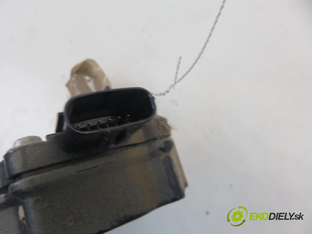 TOYOTA RAV 4 III (_A3_) SUV 2007 130,00 2.2 D 4WD 177 - 2AD-FHV 2231,00 Potenciometer plynového pedálu 7811042010 ; 1988007270 (Pedále)