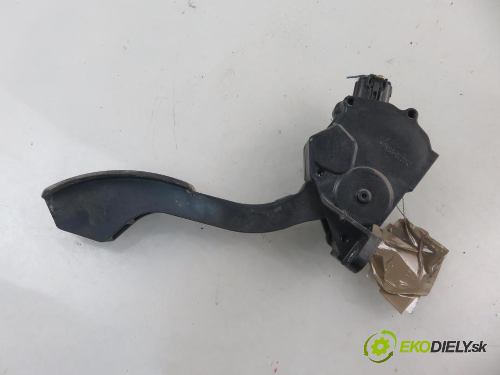 TOYOTA RAV 4 III (_A3_) SUV 2007 130,00 2.2 D 4WD 177 - 2AD-FHV 2231,00 Potenciometer plynového pedálu 7811042010 ; 1988007270 (Pedále)